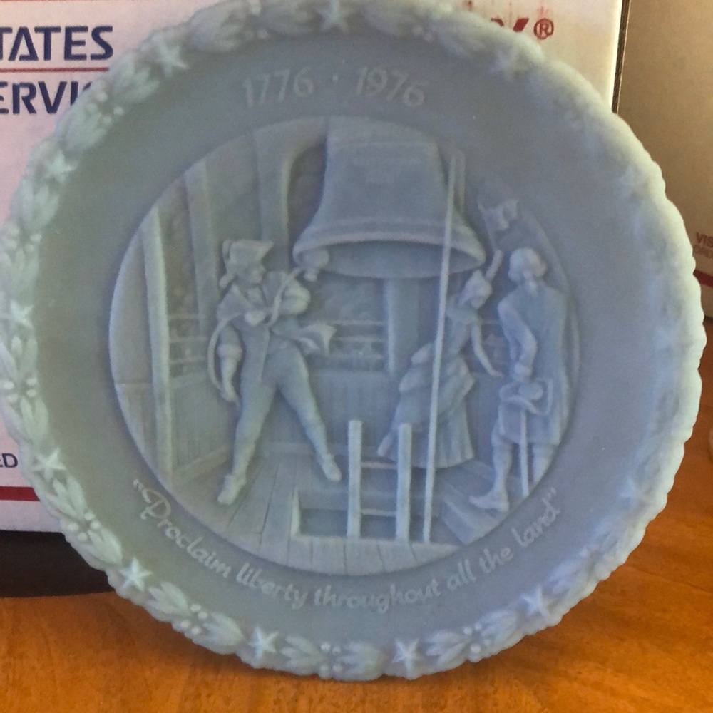 Fenton Bicentennial Commemorative Plate 1776 - 1976 “Liberty Bell”